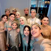 Adik Kandung dan Sambung Al Ghazali di Momen Akad Nikahnya. [@ahmaddhaniofficial]