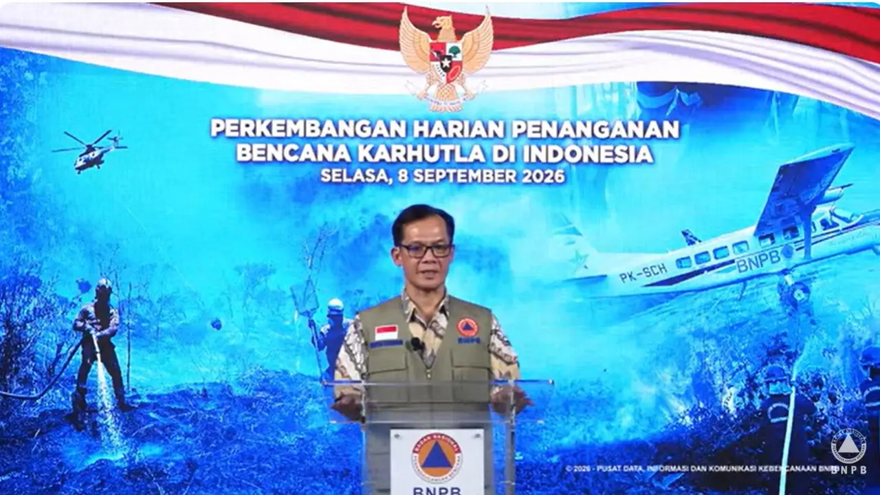 Plt. Kepala Pusat Data, Informasi, dan Komunikasi Kebencanaan BNPB Berton SP Panjaitan dalam konferensi pers penanganan gempa NTT, Selasa (8/9/2026). (Liputan6.com/Devira Prastiwi)