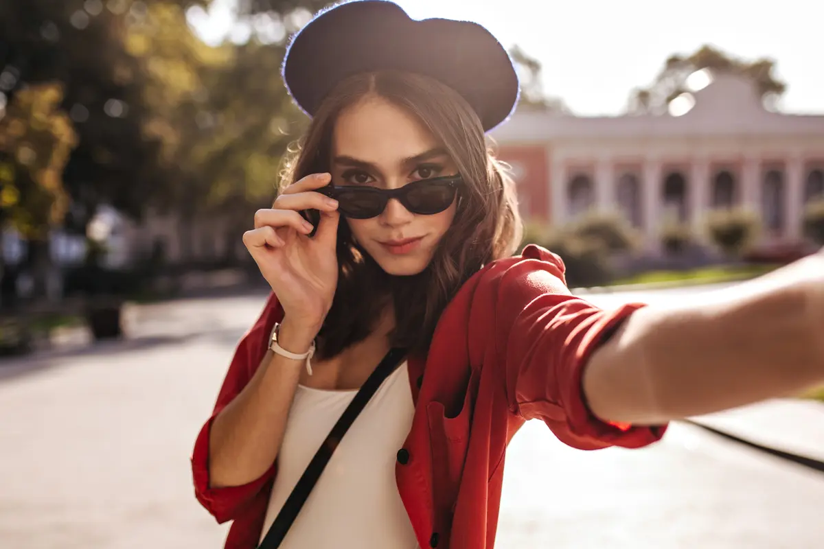 wanita november sikap tegas