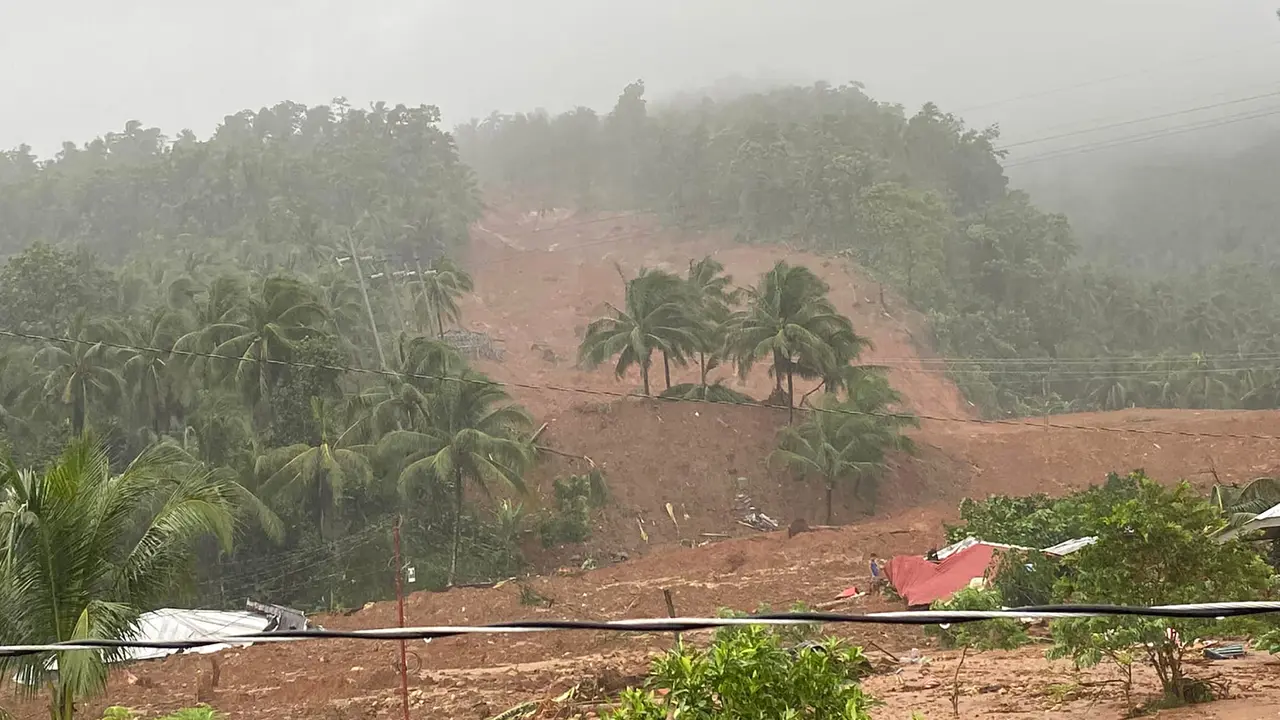 FOTO: Badai Tropis Agaton Sebabkan Banjir dan Tanah Longsor di Filipina