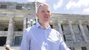 Calon Perdana Menteri baru Selandia Baru Chris Hipkins pergi setelah berbicara kepada media di luar Parlemen di Wellington pada Sabtu (21/1/2023). Hipkins pertama kali terpilih menjadi anggota parlemen untuk Partai Buruh pada 2008, Hipkins yang berusia 44 tahun saat ini menjabat sebagai menteri Kepolisian, Pendidikan, Pelayanan Publik dan juga menjabat sebagai pimpinan dewan. (Marty MELVILLE / AFP)