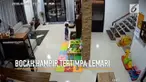 Aksi seorang bocah yang hampir saja tertimpa lemari terekam kamera CCTV.