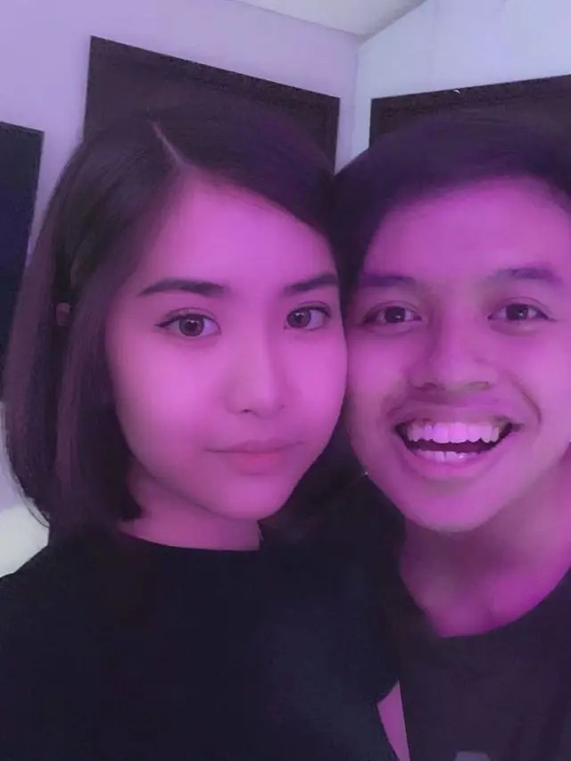6 Editan Foto Pria Bareng Selebgram Gaming Ini Halu Banget, Kocak