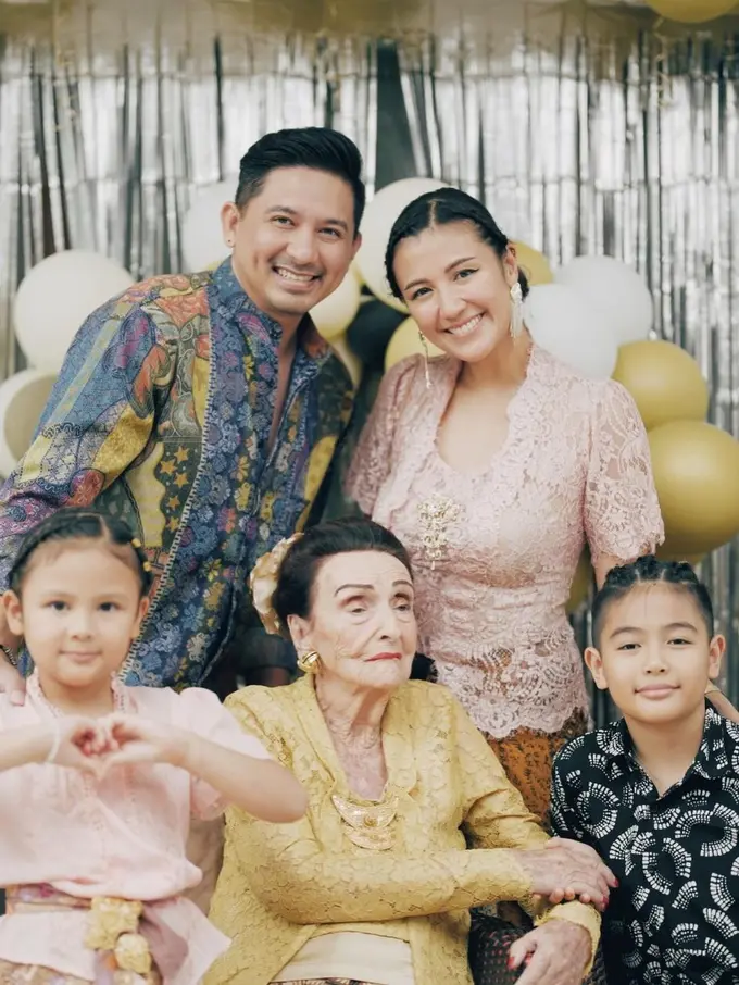 Perayaan ulang tahun nenek Sharena Delon ke-100. [Foto: Instagram/mrssharena]