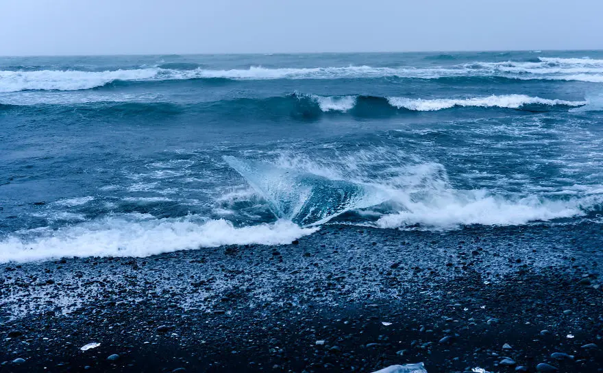 Gletser di Islandia. (Sumber foto: boredpanda.com)