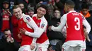 Para pemain Arsenal merayakan gol yang dicetak Calum Chambers ke gawang Burnley. Ini merupakan gol perdana Chambers untuk The Gunners. (Reuters/Eddie Keogh)