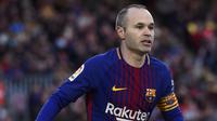 10. Andres Iniesta - Kontrol bola yang sempurna dan kemampuan memberi umpan matang yang tidak perlu diragukan. Kombinasi yang membuatnya menjadi pemain terbaik di Euro 2012, sebuah penghormatan yang sangat pantas didapatkan. (AFP/Josep Lago)