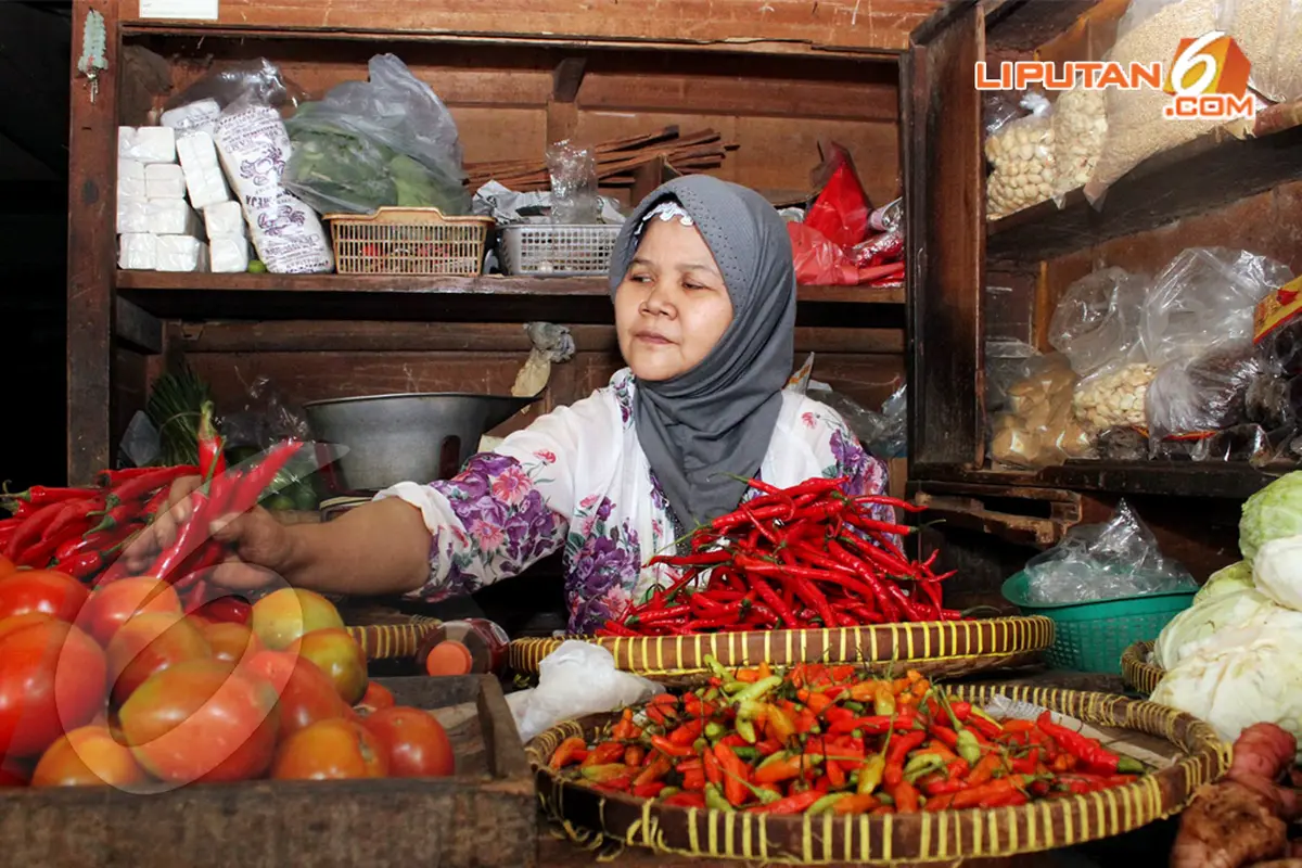 [FOTO] Pasokan Berkurang, Harga Cabai Melonjak