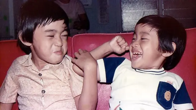 6 Potret Lawas Ade Rai saat Masih Muda Ini Bikin Pangling