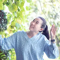 ilustrasi perempuan di hutan/Kay chompen/Shutterstock