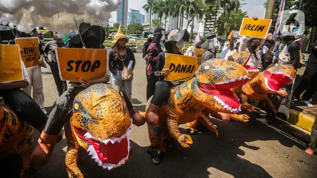 FOTO: Aksi Menuntut Perbankan Hentikan Danai Industri Batu Bara