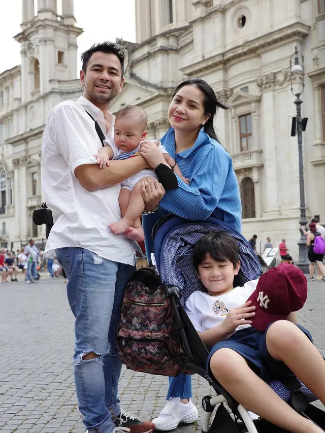 Raffi Ahmad dan Nagita Slavina liburan di Roma, Italia (Foto: Instagram @raffinagita1717)