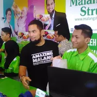 Teuku Wisnu mulai menekuni bisnis oleh-oleh khas Malang, Jawa Timur (Istimewa)