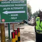 Satlantas Polres Bojonegoro menggelar simulasi pengalihan dan rekayasa lalu lintas (lalin) antisipasi kepadatan arus mudik lebaran 2022.