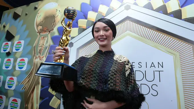 [Bintang] Zaskia Gotik Raih Penghargaan Khusus di IDA 2017