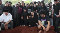 Potret Pemakaman Doddy Katamsi, Isak Tangis Chika Sang Anak Pecah