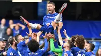 1. Gary Cahill (Chelsea) - Pria Inggris ini merupakan salah satu bek tertangguh Chelsea. Sejak bergabung dengan The Blues di tahun 2012, ia sukses mempersembahkan 7 gelar bergengsi termasuk Liga Inggris dan Liga Champions. (AFP/Bens Stansall)