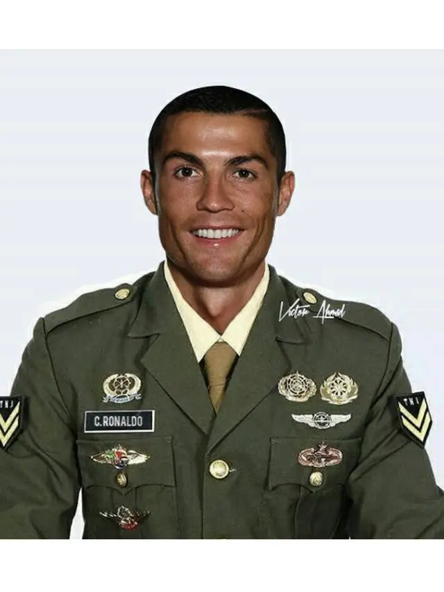 6 Editan Foto Cristiano Ronaldo Jika Jadi Petugas Keamanan Ini Kocak