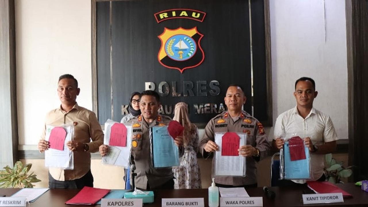 Konferensi pers penetapan tersangka korupsi UED-SP di Polres Kepulauan Meranti.