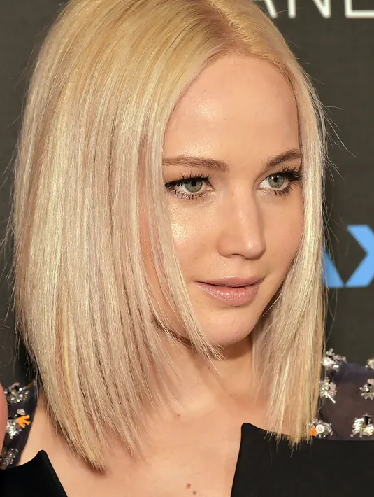 Hubungan Jennifer Lawrence pun akhirnya menjadi dekat dengan keluarga yang penuh fenomenal itu. Kim dan Jennifer saling mengenal, bahkan mereka dekat satu sama lain. (AFP/Bintang.com)