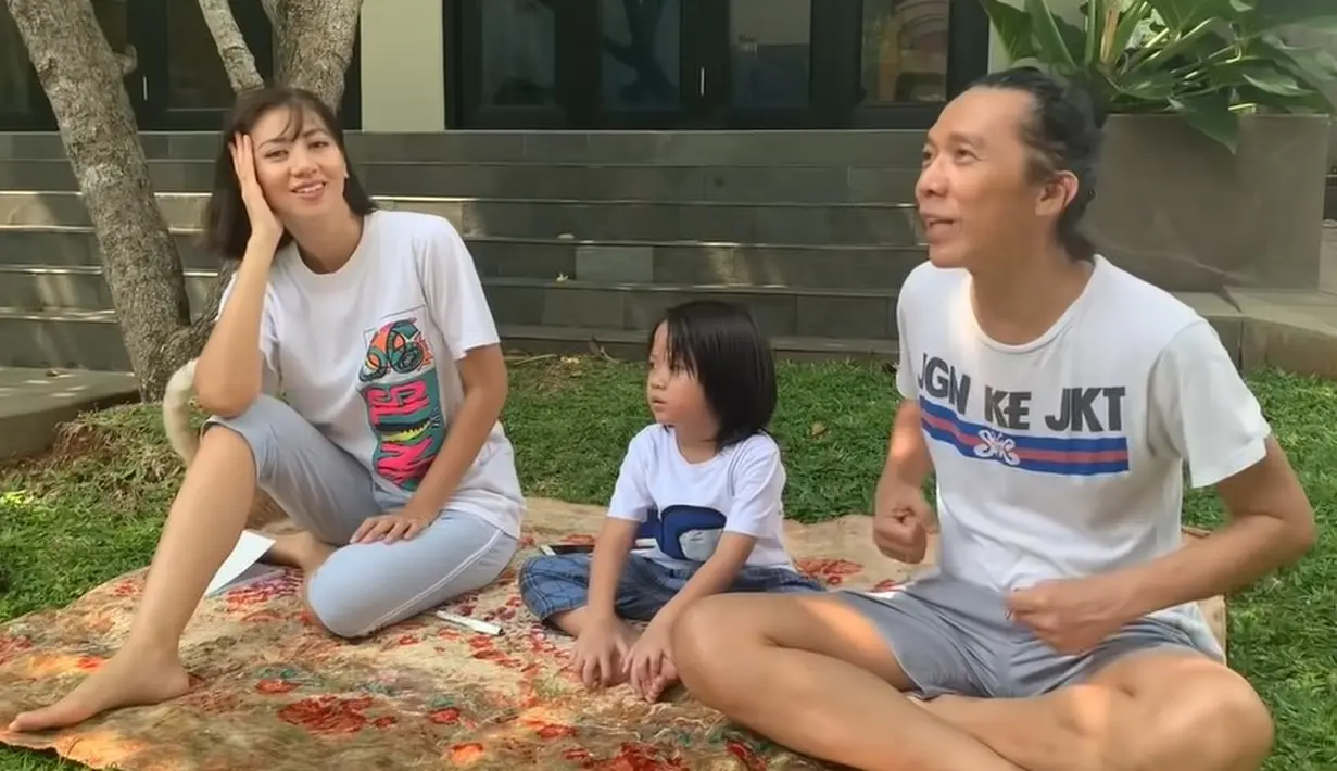 <p>Bimbim Slank dan kediamannya yang luas [YouTube/Alz Family]</p>