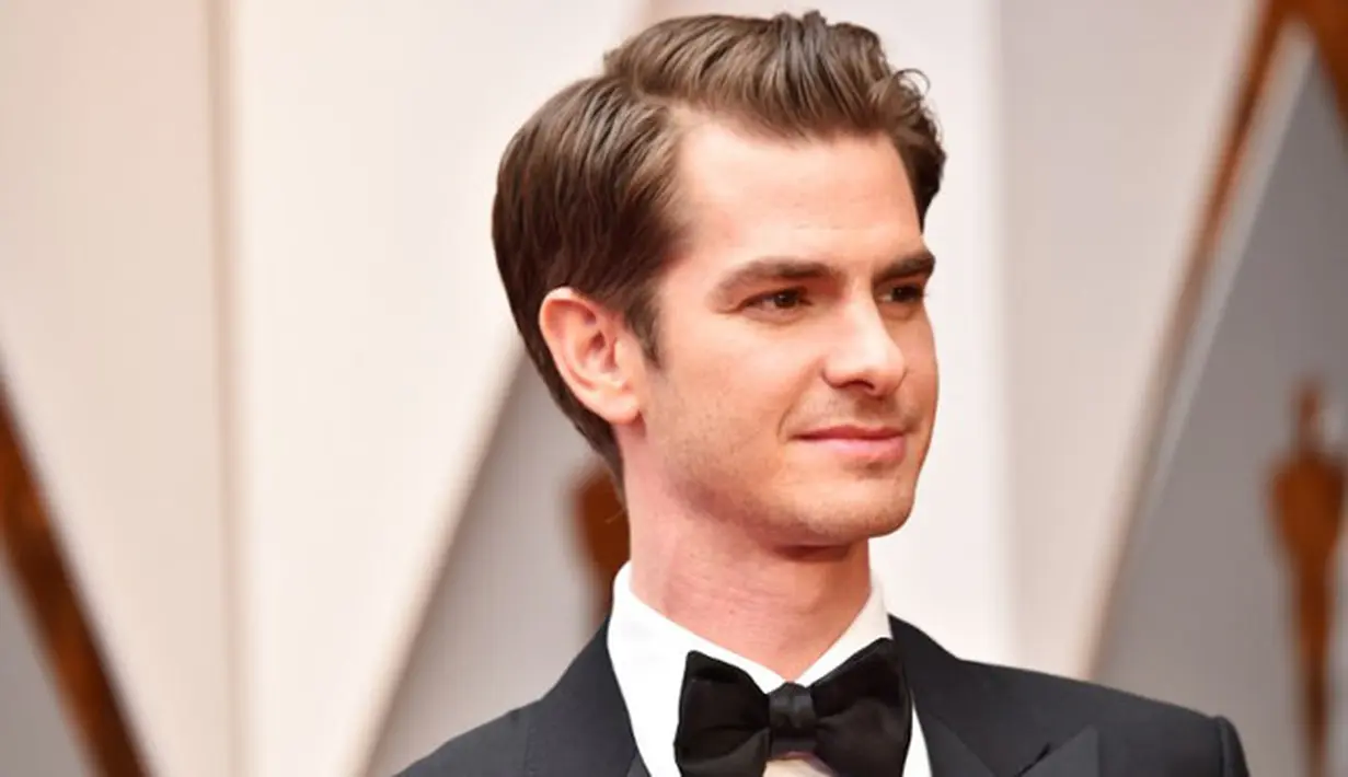 Sampai saat ini Andrew Garfield, aktor yang memang meggeluti dunia teater sejak tahun 2004, belum juga memberikan tanggapan soal kritik dan komentar yang menyudutkan dirinya belakangan ini. (AFP/Bintang.com)