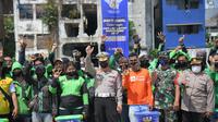 Korps Lalu Lintas (Korlantas) Polri membagikan 107.200 paket sembako kepada masyarakat yang membutuhkan. Aksi sosial ini dilakukan dalam rangka peringatan HUT Korlantas Polri ke-67.