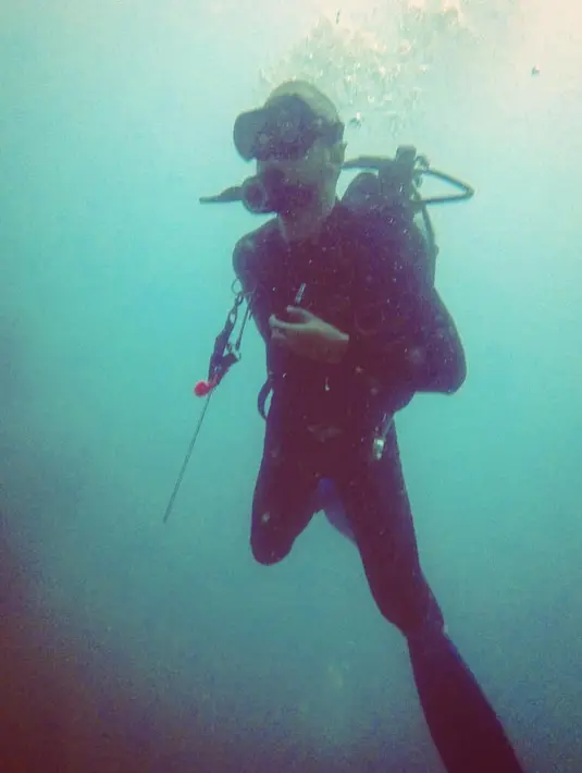 "Saya mau di laut, mau dimana pun selalu berusaha menjaga kebersihan dan menjaga lingkungan," Marcell Siahaan memungkasi. (Instagram/marcellsiahaans)