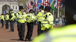 Sementara itu, Kepolisian Metropolitan Londonmengatakan akan mengerahkan lebih dari 11.500 petugas untuk berjaga-jaga pada hari Sabtu, 6 Mei 2023. (Photo by Odd ANDERSEN / AFP)