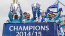 Chelsea sukses meraih gelar juara Premier League kelimanya pada musim 2014/2015. Tim asuhan Jose Mourinho berhasil unggul delapan angka dari Manchester City diperingkat kedua. (AFP/Justin Tallis)