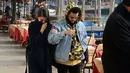 Sedangkan The Weeknd kabarnya akan berada di Paris lantaran sebuah konser yang akan digelar di kota tersebut, yang merupakan rangkaian Legend of the Fall world tour pada 28 Februari. (AFP/Bintang.com)