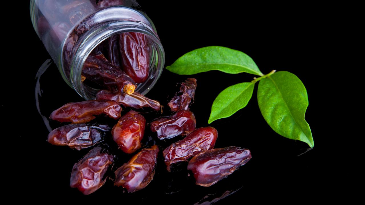 buah kurma sebagai salah satu buah yang wajib saat bulan ramadan