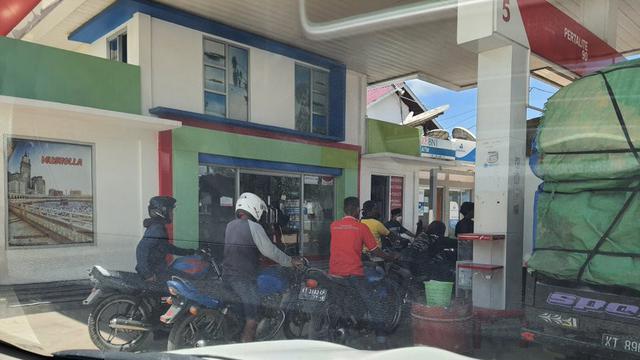 10 Potret Suzuki Thunder Saat Menguras SPBU, Banyak Dipakai Para Penjual Bensin Eceran
