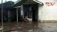 Banjir menggenangi pemukiman di Pontianak, Kalimantan Barat. Banjir disinyalir diakibatkan oleh hujan selama beberapa hari, buruknya sistem pembuangan air dan rusaknya hutan. Kendati ratusan warga menderita, hingga saat ini tidak ada langkah antisipasi da