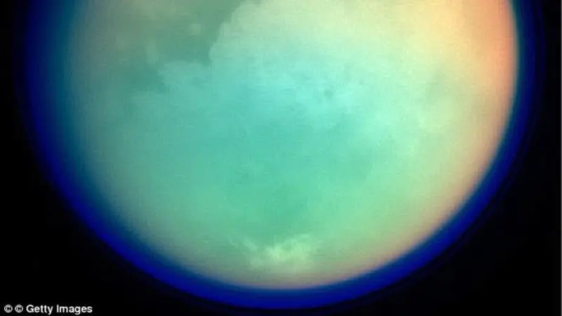 Bulan Terbesar di Saturnus Bisa Jadi Rumah Kedua Manusia