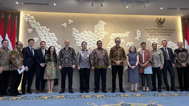 Menteri Koordinator Bidang Perekonomian Airlangga Hartarto dalam konferensi pers program Just Energy Transition Partnership (JETP)