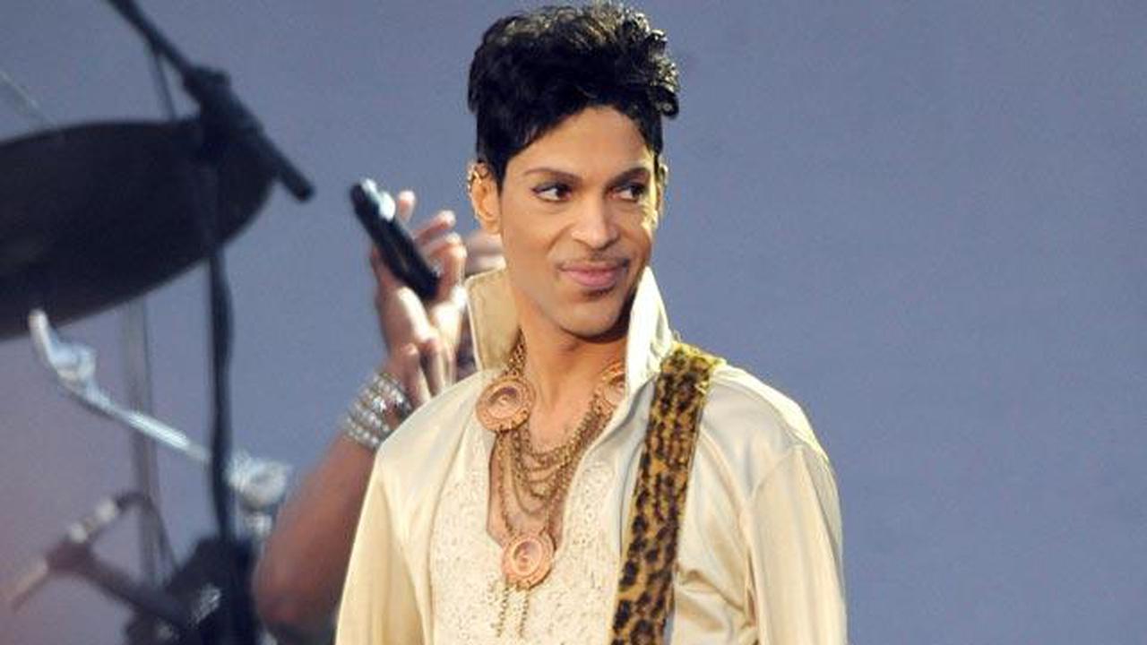 Tidak Pakai Handphone, Ini Selfie Pertama Prince