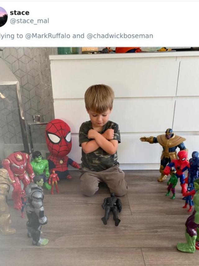 Anak-anak beri penghormatan untuk Chadwick Boseman