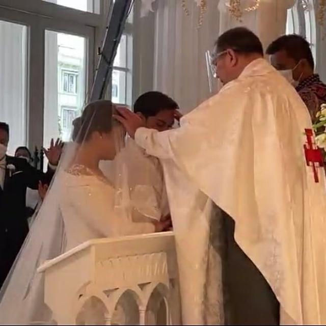 Resmi Jadi Suami Istri, Ini 6 Momen Haru Pernikahan Caesar Hito dan Felicya Angelista
