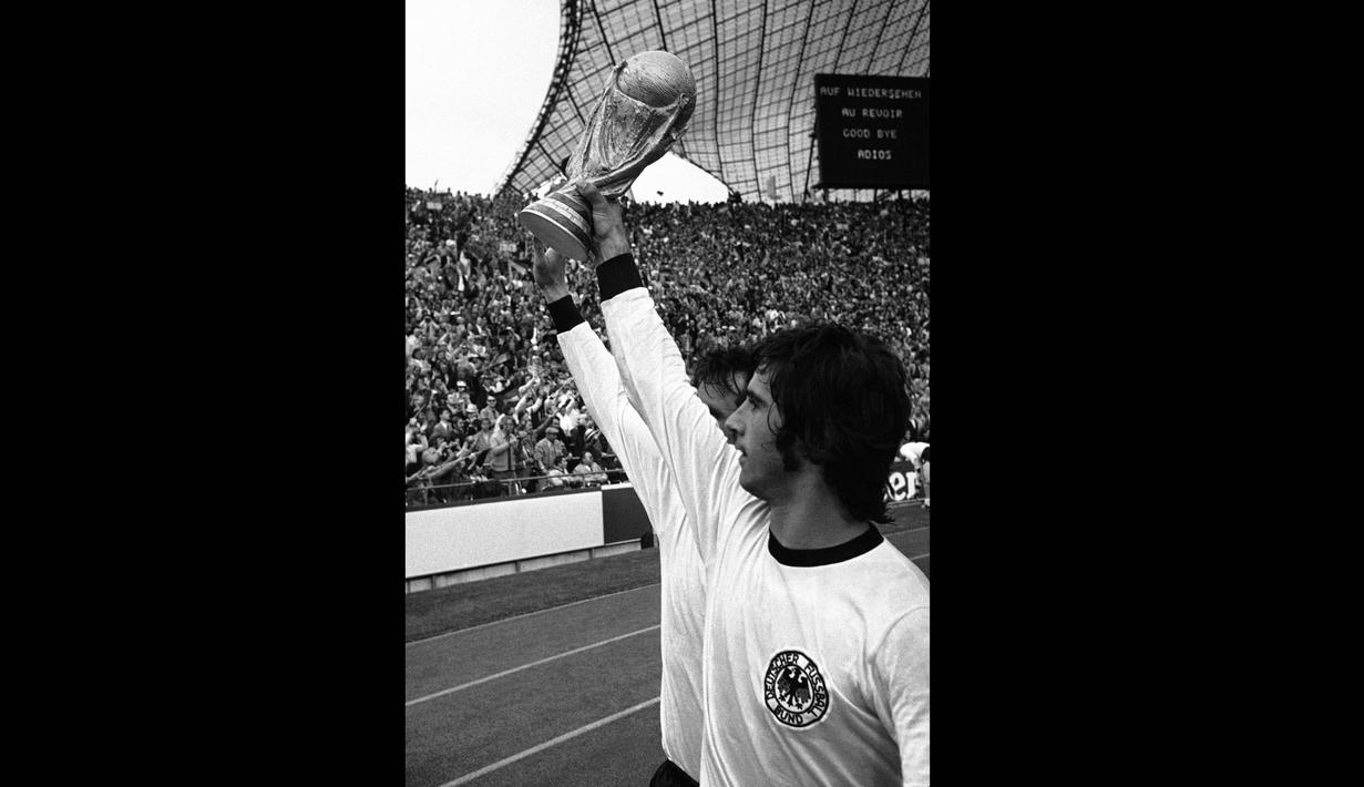 Muller juga mencetak gol penentu di final Piala Dunia 1974 saat mereka menang 2-1 atas Belanda. (Foto: AP/File)
