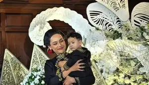 Erika Carlina Rayakan Ulang Tahun Pertama Enduw di Panti Asuhan