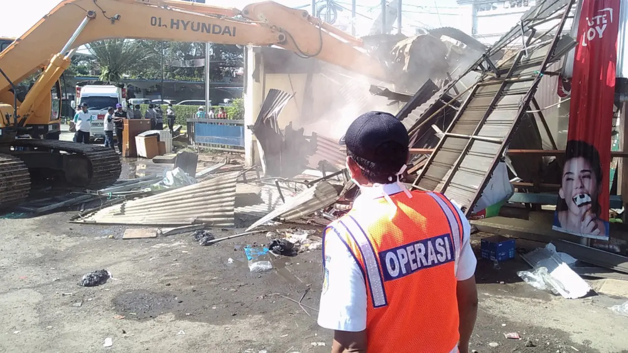 penertiban bangunan di jalan stasiun barat kota bandung