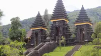 Bogor masih menyimpan tempat eksotis untuk liburan, Pura Jagatkarta.