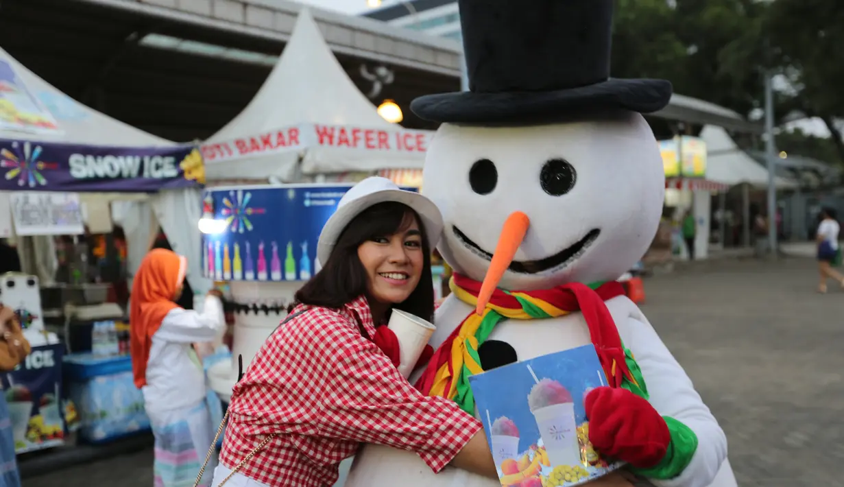 Ngabuburit di mall atau pusat perbelanjaan sudah biasa, kali ini Anisa Rahma memilih JFK sebagai tempat ngabuburit. (Nizar Zulmi/Bintang.com)