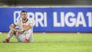 Ekspresi kecewa pemain Persija Jakarta, Marko Simic usai bermain imbang 2-2 dengan Persik Kediri dalam laga pekan ke-10 BRI Liga 1 2021/2022 di Stadion Manahan, Solo, Sabtu (30/10/2021). (Bola.com/Bagaskara Lazuardi)