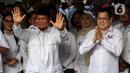 Ketua Umum Partai Gerindra Prabowo Subianto bersama Ketua Umum Partai Persatuan Indonesia (Perindo), Hary Tanoesoedibjo (HT) memberi keterangan pers usai mengadakan pertemuan di Rumah Kertanegara, Jakarta, Rabu (5/4/2023). (Liputan6.com/Johan Tallo)