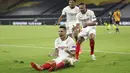 Pemain Sevilla Lucas Ocampos melakukan selebrasi usai mencetak gol ke gawang Wolverhampton Wanderers pada perempat final Liga Europa di MSV Arena, Duisburg, Jerman, Selasa (11/8/2020). Sevilla lolos ke semifinal usai mengalahkan Wolverhampton Wanderers 1-0. (Friedemann Vogel, Pool Photo via AP)