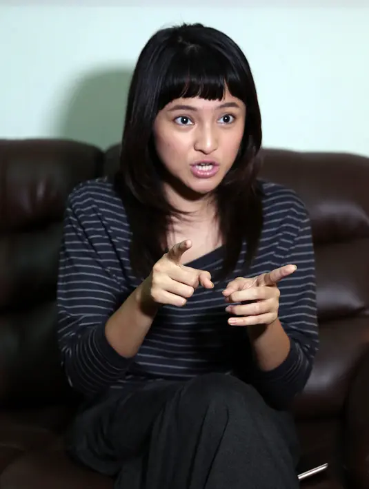 "Aku berharap supaya yang berada di posisi itu supaya bisa menebarkan pemikiran di masyarakat bahwa yang namanya perbedaan itu bukan sesuatu yang ada buat dijadiin kita bertengkar atau kita terpisah-pisah," terang Marshanda. (Deki Prayoga/Bintang.com)