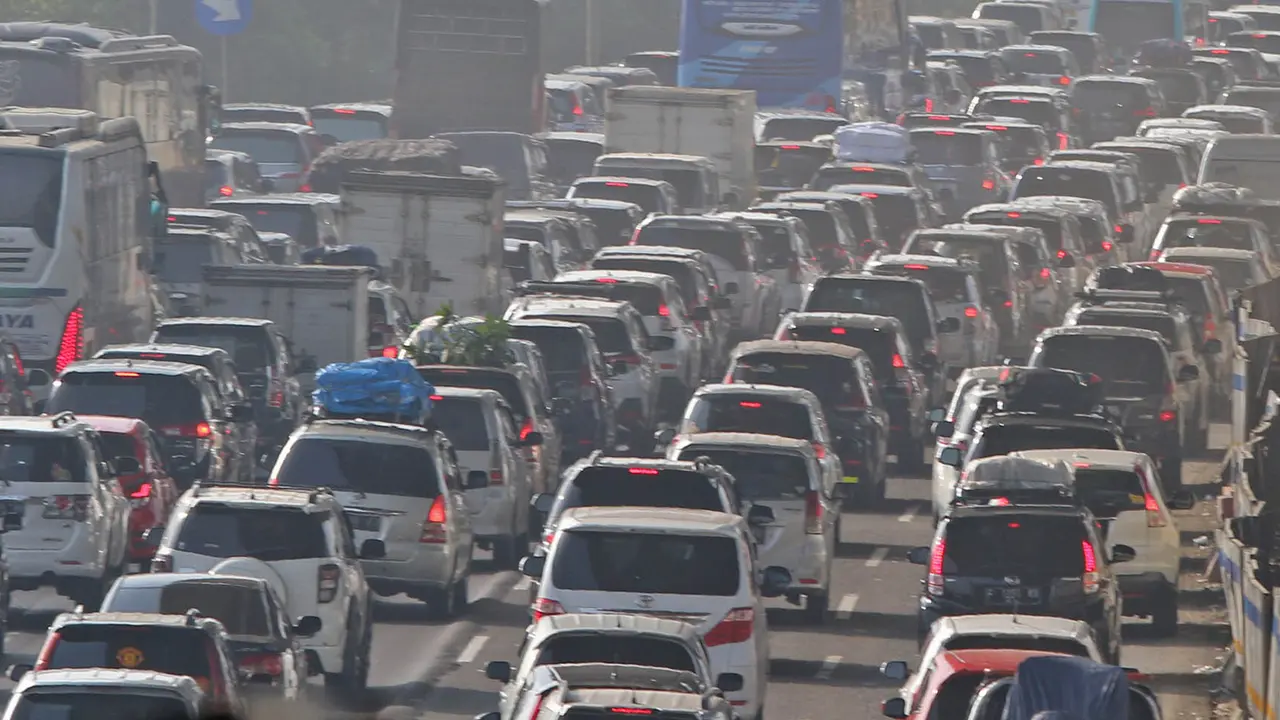 Contraflow Dibuka, Tol Jakarta-Cikampek Tetap Macet