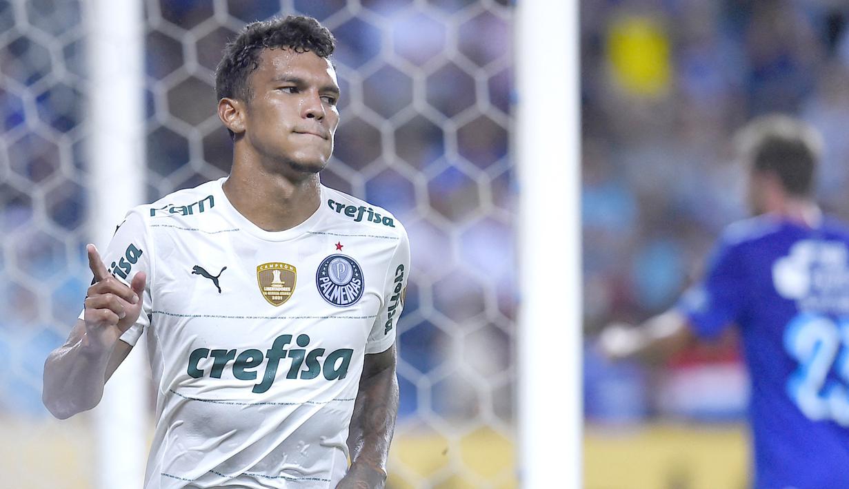 Veron telah memainkan 95 pertandingan senior dan mencetak 14 gol untuk Palmeiras serta membantu tim asal Sao Paulo itu meraih dua gelar Copa Libertadores sebelum pindah ke Porto pada tahun 2022. (AFP/Rodrigo Buendia)